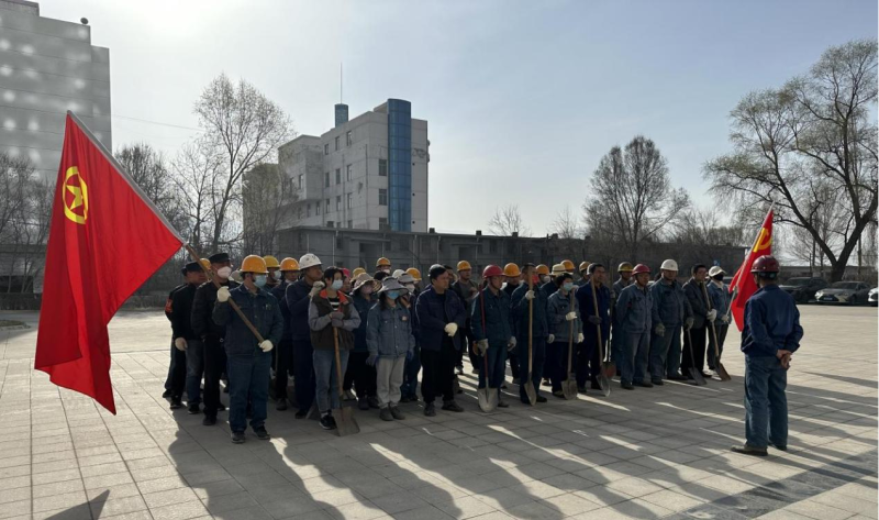 物產工投公司基層黨支部和公司團支部聯(lián)合開展“共筑家園 正植有你”主題黨日、團日活動